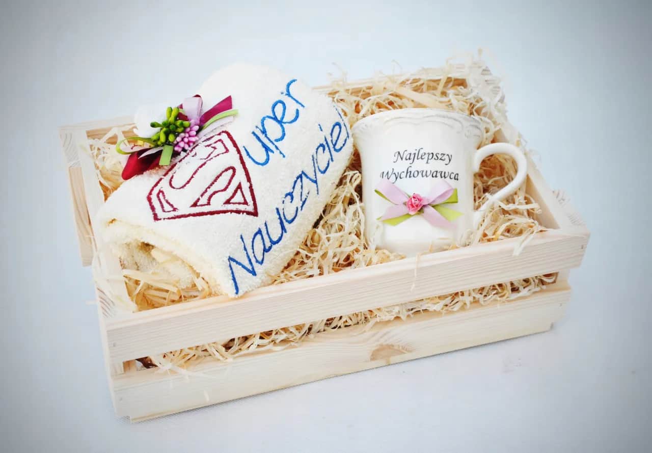 Prezent dla wychowawczyni: Wybierz idealne podziękowania i uniknij gaf!